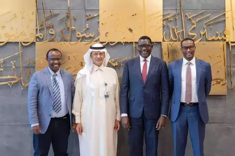 وزير الطاقة يلتقي نظيره الكيني وزير الطاقة يلتقي نظيره الكيني