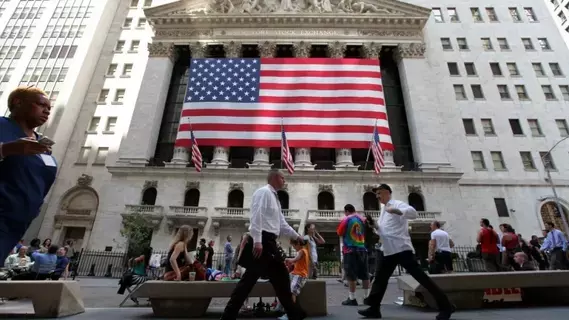 انخفاض تداول الدولار مع ترقب خفض أسعار الفائدة انخفاض تداول الدولار مع ترقب خفض أسعار الفائدة