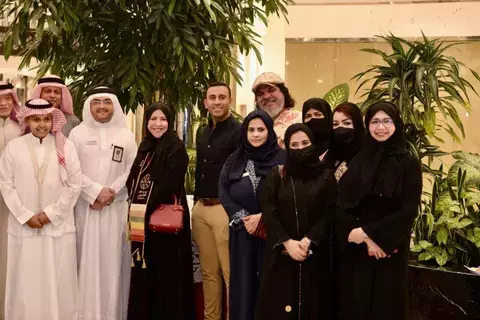 تكريم 100 مشارك بجمعية الفنون التشكيلية تكريم 100 مشارك بجمعية الفنون التشكيلية