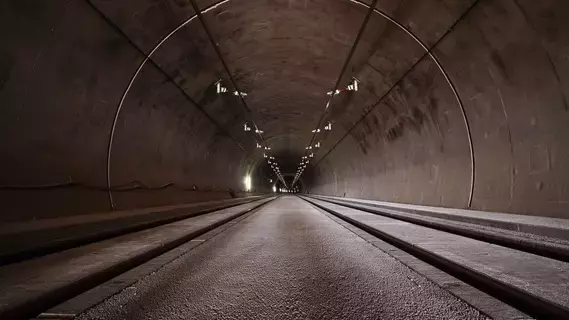 أنفاق أمريكية تكشف أسئلة حول الكون أنفاق أمريكية تكشف أسئلة حول الكون