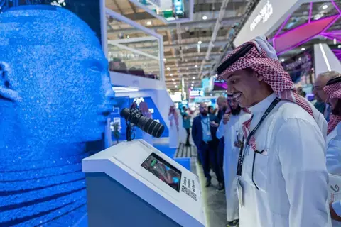"راين" أول منتج ذكاء اصطناعي يجيب على استفسارات سوق العمل العالمي
"راين" أول منتج ذكاء اصطناعي يجيب على استفسارات سوق العمل العالمي