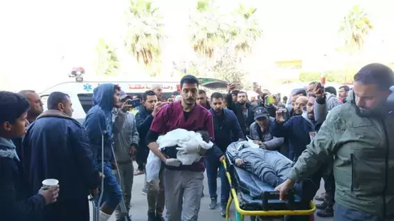ارتفاع شهداء غزة إلى 32142 والحصار يقتل المرضى بالمستشفيات ارتفاع شهداء غزة إلى 32142 والحصار يقتل المرضى بالمستشفيات