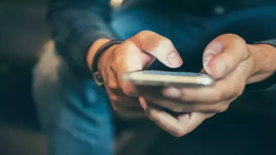 مواد كيميائية على الهواتف الذكية تضاعف خطر الوفاة بالسرطان 4 مرات مواد كيميائية على الهواتف الذكية تضاعف خطر الوفاة بالسرطان 4 مرات