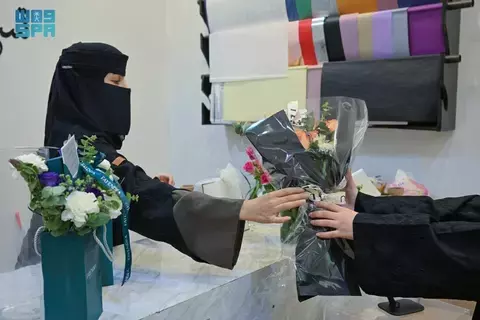 العيد ينعش بيع الورود العيد ينعش بيع الورود