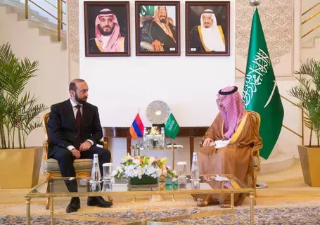 وزير الخارجية ونظيره الأرميني يناقشان العلاقات الثنائية وزير الخارجية ونظيره الأرميني يناقشان العلاقات الثنائية