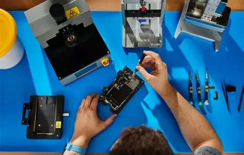 Apple تصلح هواتفها بمكونات قديمة Apple تصلح هواتفها بمكونات قديمة