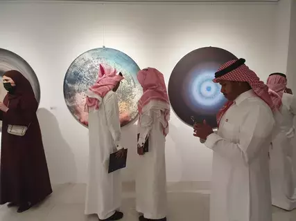 نظرية أثر الفراشة في 80 لوحة تشكيلية نظرية أثر الفراشة في 80 لوحة تشكيلية