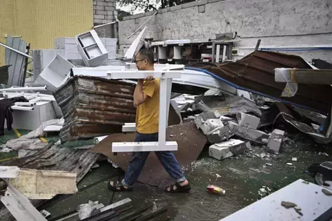 الصور توثق دمار إعصار قوانغتشو الصينية الصور توثق دمار إعصار قوانغتشو الصينية