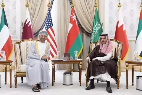 وزير الخارجية ونظيره العماني يستعرضان العلاقات الثنائية وزير الخارجية ونظيره العماني يستعرضان العلاقات الثنائية