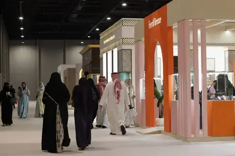 معرض للمجوهرات الثمينة بالمنطقة الشرقية معرض للمجوهرات الثمينة بالمنطقة الشرقية