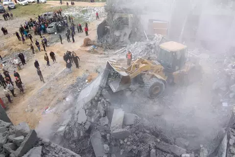 حرب غزة: مجازر إسرائيلية جديدة.. وعدد الضحايا يلامس 30 ألفاً حرب غزة: مجازر إسرائيلية جديدة.. وعدد الضحايا يلامس 30 ألفاً