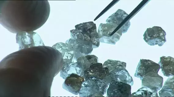 مجموعة السبع تحظر الاستيراد المباشر للألماس الروسي اعتباراً من أول يناير