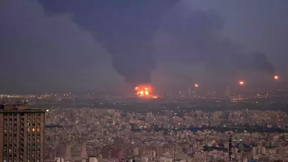 حريق يتسبب في وقوع انفجارين بمصفاة شرقي إيران حريق يتسبب في وقوع انفجارين بمصفاة شرقي إيران