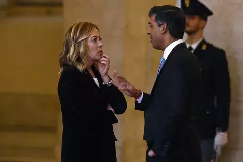 روما ولندن.. توافق يقضي بإعادة مهاجرين في تونس لأوطانهم روما ولندن.. توافق يقضي بإعادة مهاجرين في تونس لأوطانهم