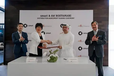 شراكة بين «مجموعة الرستماني» و«سمارت» لتعزيز التطوّر في مجال التنقل الكهربائي الذكي شراكة بين «مجموعة الرستماني» و«سمارت» لتعزيز التطوّر في مجال التنقل الكهربائي الذكي