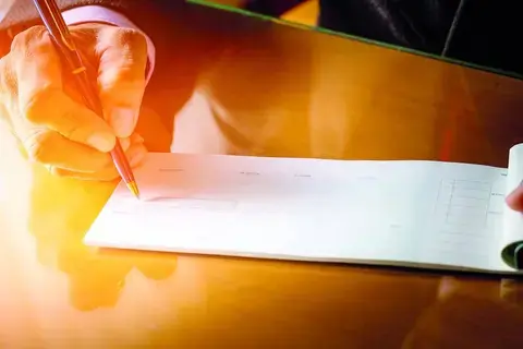 18.38 مليون شيك بتريليون درهم في الإمارات خلال 10 شهور 18.38 مليون شيك بتريليون درهم في الإمارات خلال 10 شهور
