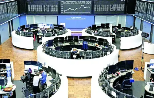 أسهم أوروبا تتراجع مع خسائر قطاعي السيارات والعقارات أسهم أوروبا تتراجع مع خسائر قطاعي السيارات والعقارات