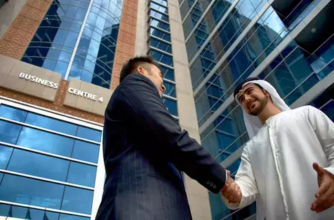 شراكة بين راكز و«التجاري الدولي» لتسهيل الإجراءات المصرفية شراكة بين راكز و«التجاري الدولي» لتسهيل الإجراءات المصرفية