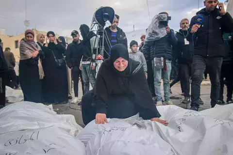 مقتل 20915 وإصابة 54918 في غزة بعد 81 يوماً من الحرب مقتل 20915 وإصابة 54918 في غزة بعد 81 يوماً من الحرب