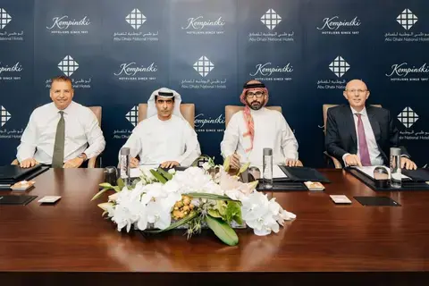 «أبوظبي للفنادق» تتعاقد مع كمبينسكي لإدارة «العنوان» بوليفارد ودبي مول «أبوظبي للفنادق» تتعاقد مع كمبينسكي لإدارة «العنوان» بوليفارد ودبي مول
