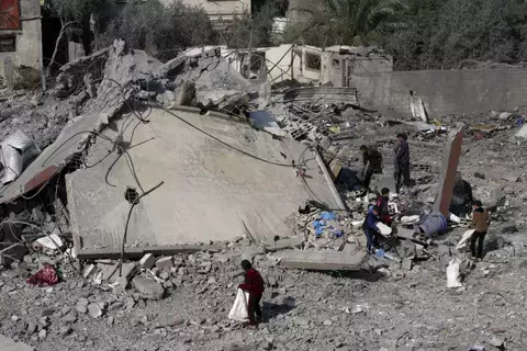 أوستن وغالانت يبحثان تطورات الحرب الإسرائيلية في غزة أوستن وغالانت يبحثان تطورات الحرب الإسرائيلية في غزة