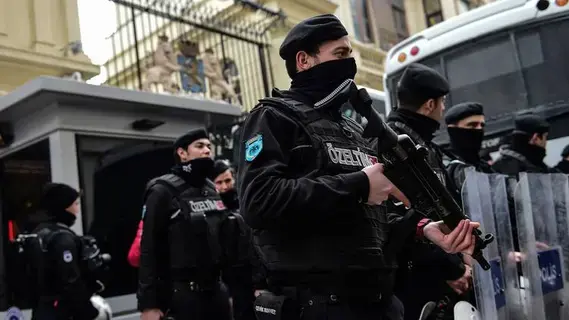 تركيا تعتقل 189 شخصاً للاشتباه في صلتهم بتنظيم إرهابي تركيا تعتقل 189 شخصاً للاشتباه في صلتهم بتنظيم إرهابي
