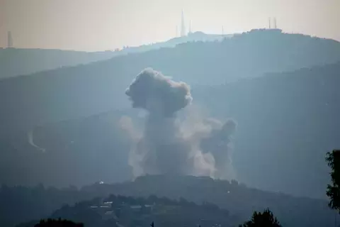 القصف يتجدد في جنوب لبنان وإصابة مواقع إسرائيلية القصف يتجدد في جنوب لبنان وإصابة مواقع إسرائيلية