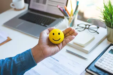 6 نصائح قيّمة لتعزيز الصحة النفسية خلال العمل 6 نصائح قيّمة لتعزيز الصحة النفسية خلال العمل