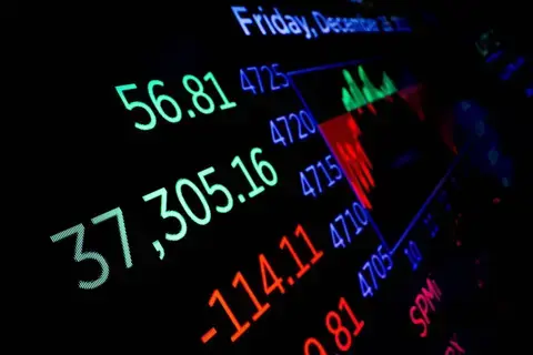 أبل تقود وول ستريت إلى المنطقة الحمراء في مستهل جلسات 2024 أبل تقود وول ستريت إلى المنطقة الحمراء في مستهل جلسات 2024