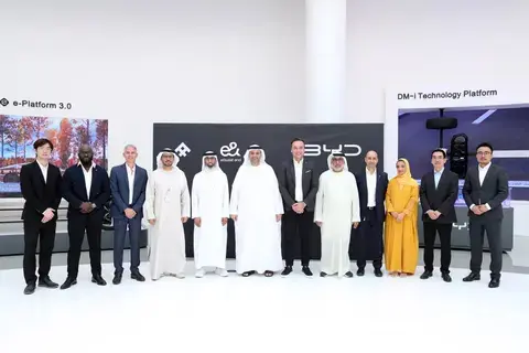 «الفطيم» توفر 100 مركبة كهربائية لـ«إي آند» «الفطيم» توفر 100 مركبة كهربائية لـ«إي آند»