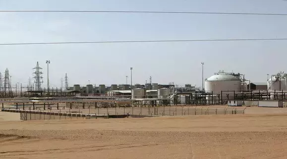 احتجاجات تغلق حقل الشرارة النفطي في ليبيا احتجاجات تغلق حقل الشرارة النفطي في ليبيا