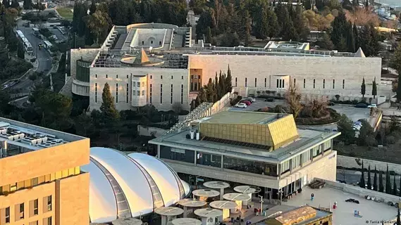 المحكمة العليا في إسرائيل ترجئ تعديلاً يحمي رئيس الحكومة من إجباره على التنحي المحكمة العليا في إسرائيل ترجئ تعديلاً يحمي رئيس الحكومة من إجباره على التنحي