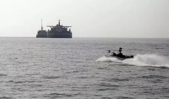 أمبري: تقارير عن صعود مسلحين على سفينة شحن قبالة الصومال أمبري: تقارير عن صعود مسلحين على سفينة شحن قبالة الصومال