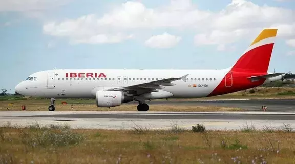 إسبانيا.. إضراب لدى «إيبيريا» يعطل الملاحة الجوية وإلغاء 400 رحلة إسبانيا.. إضراب لدى «إيبيريا» يعطل الملاحة الجوية وإلغاء 400 رحلة