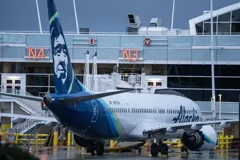 «الطيران المدني الأمريكية» تأمر بفحص طائرات بوينغ 737 ماكس 9 وتمنعها من التحليق «الطيران المدني الأمريكية» تأمر بفحص طائرات بوينغ 737 ماكس 9 وتمنعها من التحليق