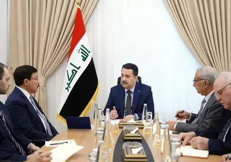 رئيس الحكومة العراقية يتابع إجراءات التحوّل إلى الدفع الإلكتروني رئيس الحكومة العراقية يتابع إجراءات التحوّل إلى الدفع الإلكتروني