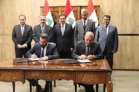 وزارة النفط العراقية توقع عقد استثمار ومعالجة الغاز من حقل «نهر بن عمر» وزارة النفط العراقية توقع عقد استثمار ومعالجة الغاز من حقل «نهر بن عمر»