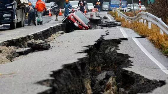 ارتفاع حصيلة زلزال اليابان إلى 161 قتيلاً و103 مفقودين ارتفاع حصيلة زلزال اليابان إلى 161 قتيلاً و103 مفقودين
