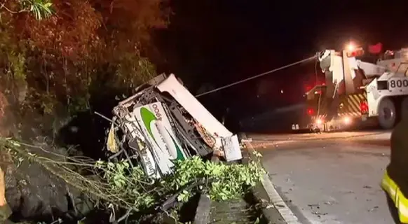25 قتيلاً بحادث بين حافلة وشاحنة في ولاية باهيا البرازيلية 25 قتيلاً بحادث بين حافلة وشاحنة في ولاية باهيا البرازيلية
