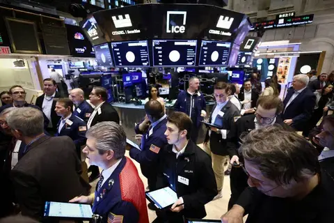 أسهم التكنولوجيا تهدي «ناسداك» مكاسب 2% أسهم التكنولوجيا تهدي «ناسداك» مكاسب 2%