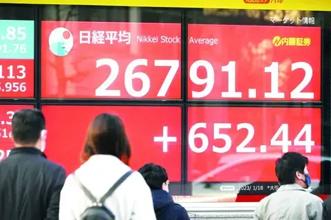 «نيكاي» يحلق لأعلى مستوى منذ 33 عاماً بدعم من أسهم التكنولوجيا «نيكاي» يحلق لأعلى مستوى منذ 33 عاماً بدعم من أسهم التكنولوجيا