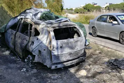 تصعيد إسرائيلي في جنوب لبنان.. قصف وغارات وسقوط ضحايا تصعيد إسرائيلي في جنوب لبنان.. قصف وغارات وسقوط ضحايا