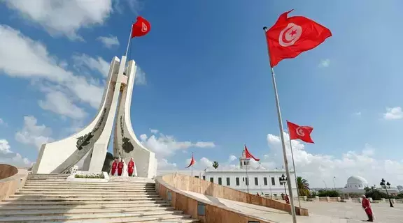 توقيف كوادر طبية في تونس بعد تعفن جثّة مهاجر توقيف كوادر طبية في تونس بعد تعفن جثّة مهاجر