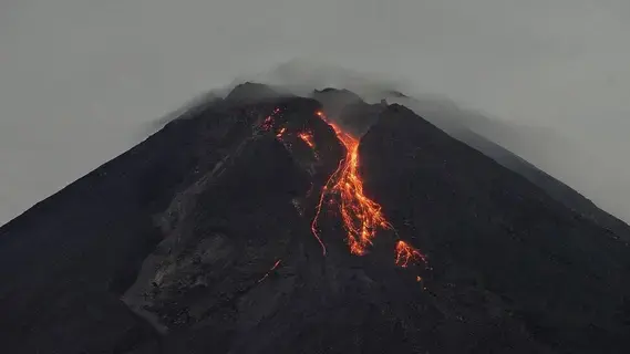 تأهب في إندونيسيا بسبب نشاط بركاني بجزيرة فلوريس تأهب في إندونيسيا بسبب نشاط بركاني بجزيرة فلوريس
