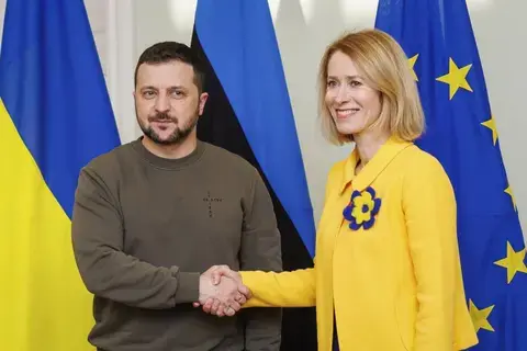 إستونيا تستقبل زيلينسكي.. وتؤكد: نقف بحزم إلى جانب أوكرانيا إستونيا تستقبل زيلينسكي.. وتؤكد: نقف بحزم إلى جانب أوكرانيا