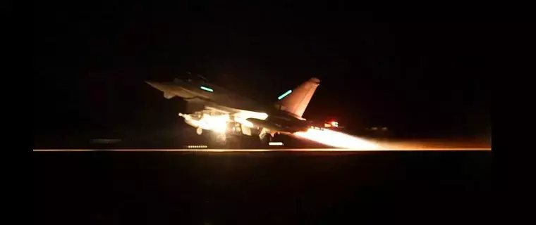 بالفيديو | التحالف الدولي يشن ضربات على مواقع حوثية في اليمن بالفيديو | التحالف الدولي يشن ضربات على مواقع حوثية في اليمن