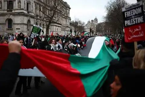 فيديو| آلاف يحتشدون بلندن في «يوم التحرك العالمي» تضامناً مع غزة فيديو| آلاف يحتشدون بلندن في «يوم التحرك العالمي» تضامناً مع غزة