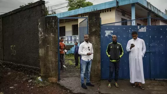 الناخبون يصوتون لاختيار رئيس في جزر القمر الناخبون يصوتون لاختيار رئيس في جزر القمر