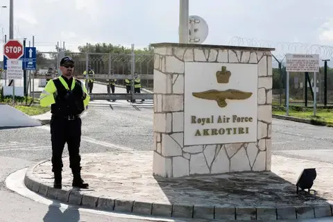 ضربات إضافية ضد الحوثيين.. وغضب أمريكي بسبب «تسريبات» من لندن ضربات إضافية ضد الحوثيين.. وغضب أمريكي بسبب «تسريبات» من لندن