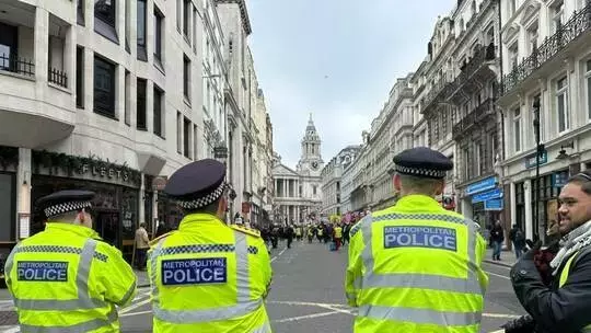 اعتقال 6 مؤيدين لفلسطين خططوا لتعطيل بورصة لندن اعتقال 6 مؤيدين لفلسطين خططوا لتعطيل بورصة لندن